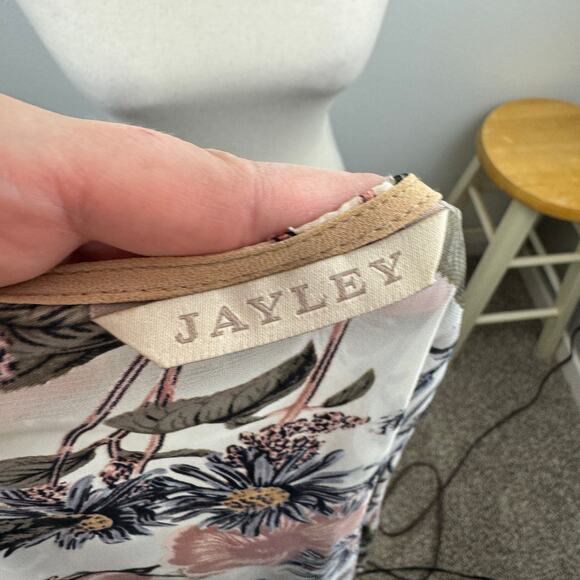 Jayley Silk Blend Floral Robe - Picture 7 of 10